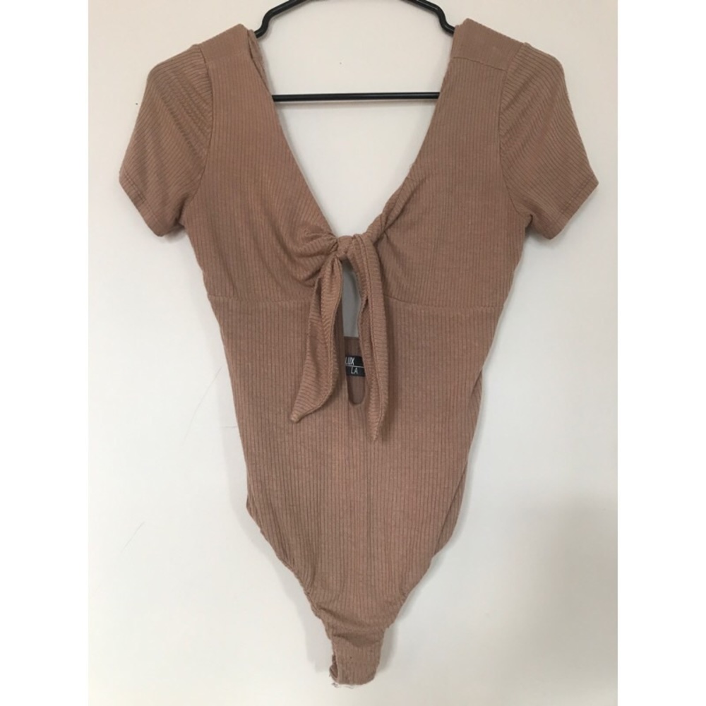 ❤️sold❤️Lux LA Small Tie Front Bodysuit